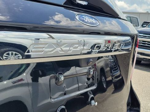 Used 2023 Ford Explorer XLT RWD image 10