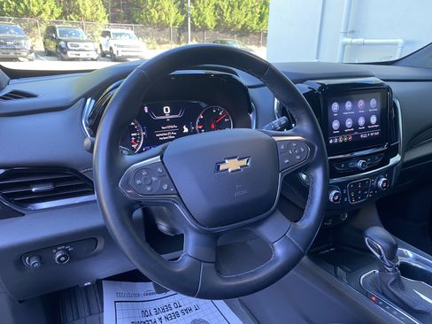Used 2023 Chevrolet Traverse High Country FWD image 17
