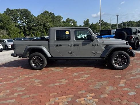 Used 2022 Jeep Gladiator Overland w/ Popular Equipment Package AWD/4WD image 16