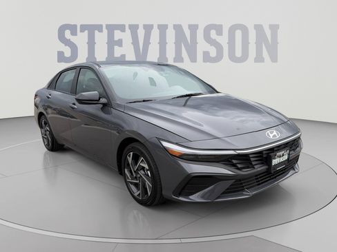 Certified 2025 Hyundai Elantra SEL FWD image 6
