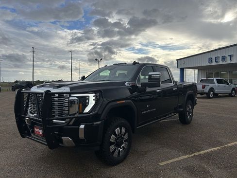 Used 2024 GMC Sierra 2500 Denali w/ Denali Reserve Package image 3