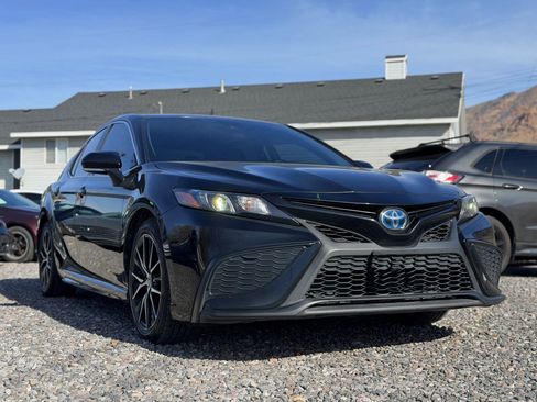 Used 2023 Toyota Camry SE image 1