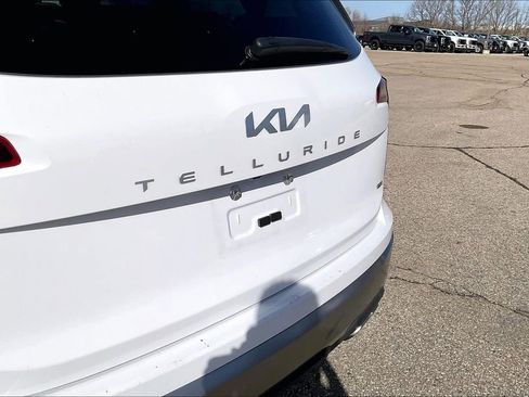 Used 2025 Kia Telluride S image 6