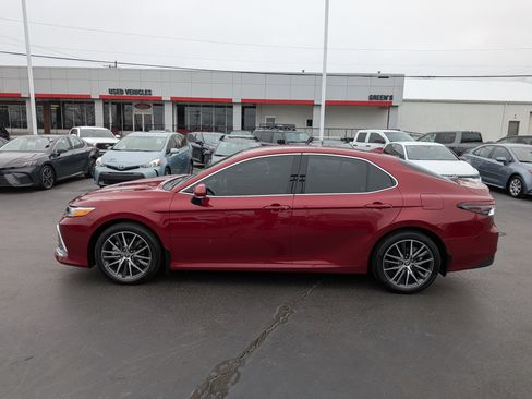 Certified 2022 Toyota Camry XLE image 6