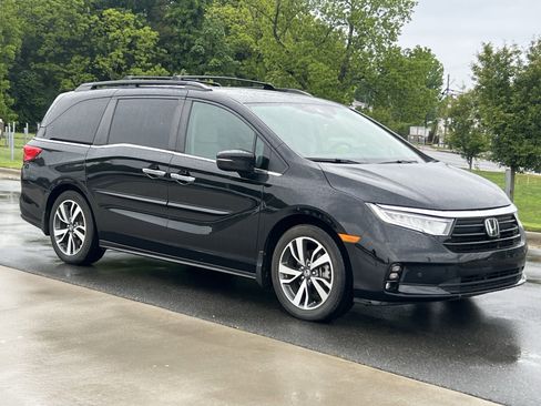 Used 2021 Honda Odyssey Touring image 1