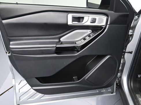 Used 2021 Ford Explorer Platinum w/ Equipment Group 601A image 11