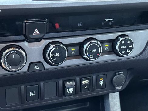 Used 2018 Toyota Tacoma TRD Off-Road AWD/4WD image 20
