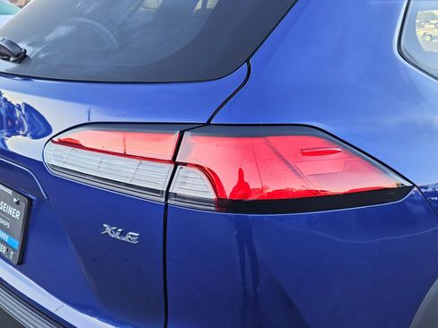 Used 2025 Toyota Corolla Cross XLE image 11