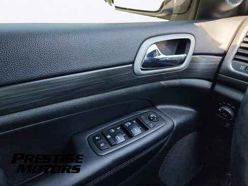 Used 2021 Jeep Grand Cherokee Laredo X AWD/4WD image 14