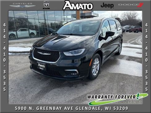 Used 2024 Chrysler Pacifica Touring-L image 1