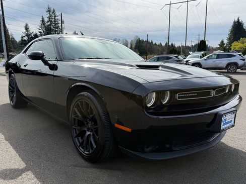 Used 2018 Dodge Challenger SXT RWD image 7