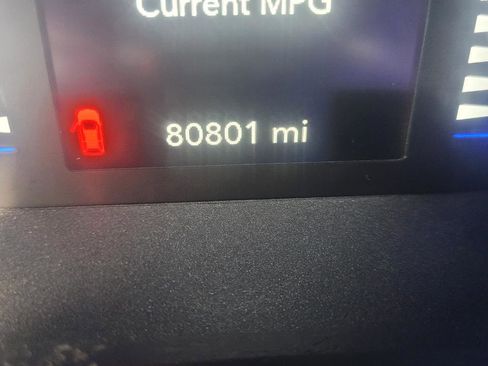 Used 2022 Chrysler Voyager LX image 13