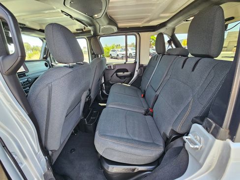 Used 2024 Jeep Wrangler Unlimited AWD/4WD image 18