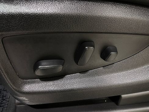 Used 2018 Chevrolet Tahoe LT w/ Luxury Package AWD/4WD image 17