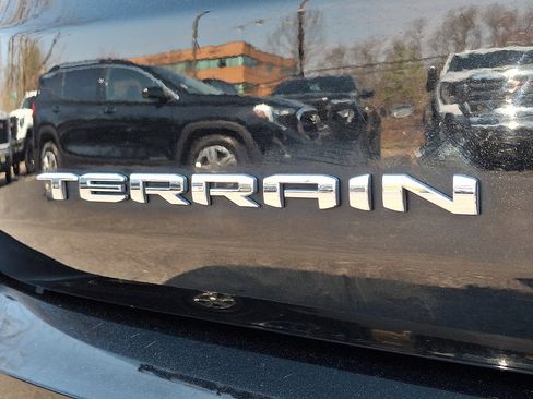 Used 2023 GMC Terrain SLE w/ Driver Convenience Package image 28