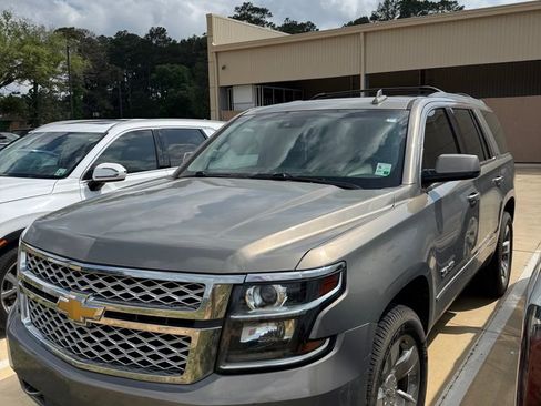Used 2018 Chevrolet Tahoe LT w/ LT Signature Package RWD image 3