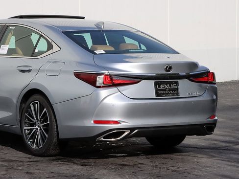New 2025 Lexus ES 350 w/ Premium Package image 9