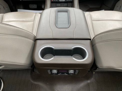 Used 2023 GMC Yukon SLT w/ SLT Premium Package image 31