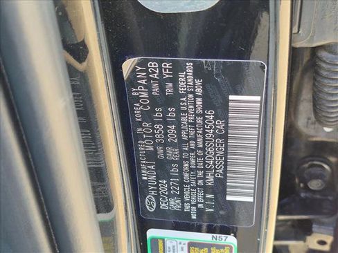 Used 2025 Hyundai Elantra SEL FWD image 22