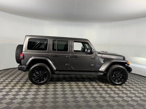 Used 2025 Jeep Wrangler Unlimited Sahara AWD/4WD image 5