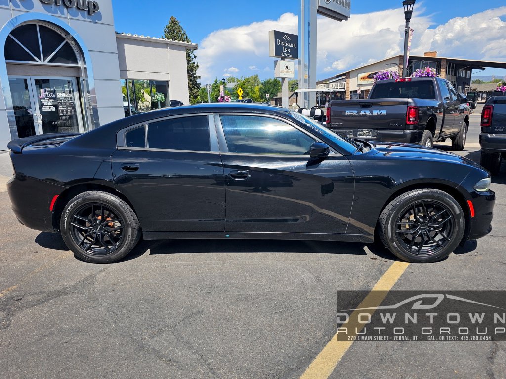 Used 2017 Dodge Charger SXT w/ AWD Plus Group image 2