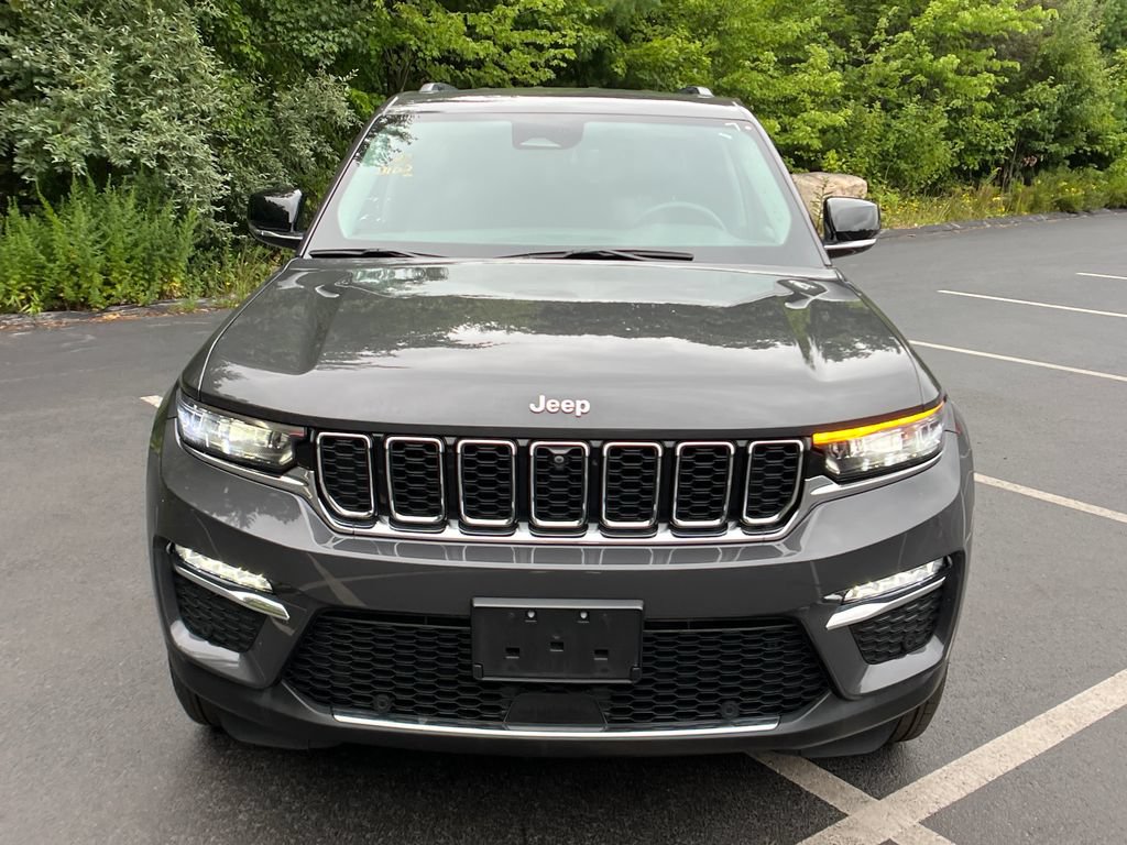 Used 2023 Jeep Grand Cherokee Limited w/ Luxury Tech Group II AWD/4WD image 31