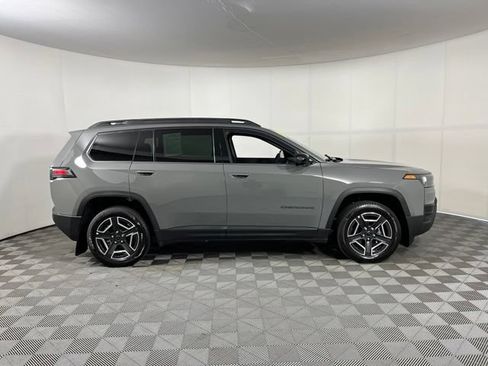 Used 2026 Jeep Cherokee Laredo AWD/4WD image 8