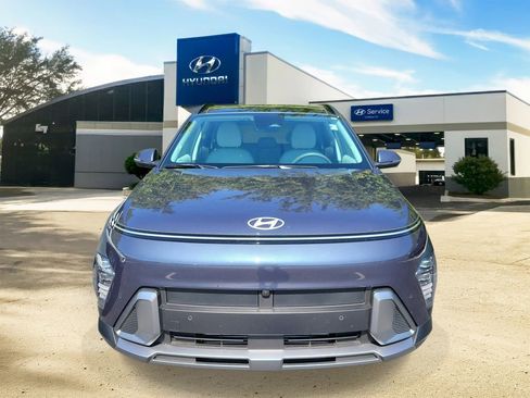 Used 2025 Hyundai Kona Limited FWD image 2