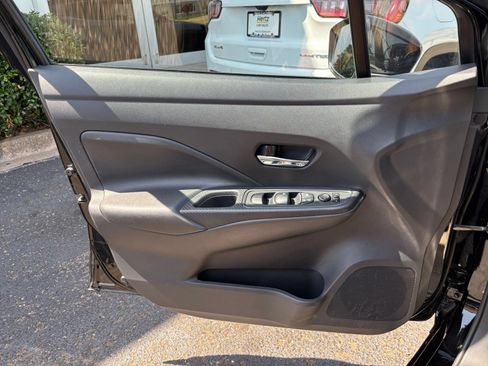 Used 2025 Nissan Versa SV FWD image 15