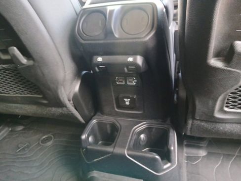 Used 2019 Jeep Wrangler Unlimited Rubicon image 40