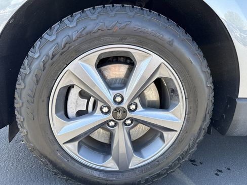 Certified 2022 Ford Edge SEL w/ Sport Appearance Package AWD/4WD image 10