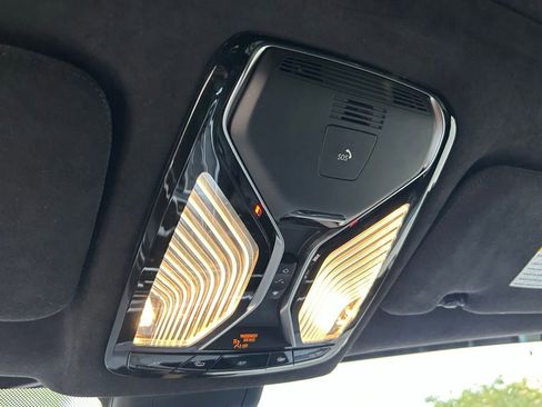 Used 2020 BMW X7 xDrive40i w/ Premium Package AWD/4WD image 28