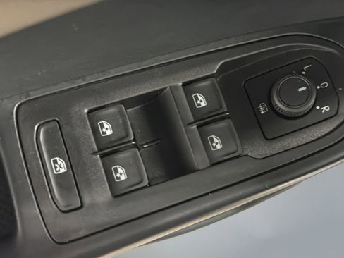 Certified 2023 Volkswagen Taos SEL AWD/4WD image 15