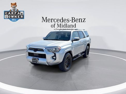 Used 2023 Toyota 4Runner SR5 Premium w/ Moonroof Package RWD image 4