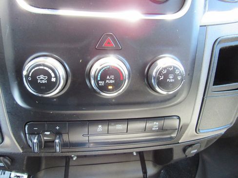 Used 2020 RAM 1500 Tradesman w/ Chrome Appearance Group AWD/4WD image 35