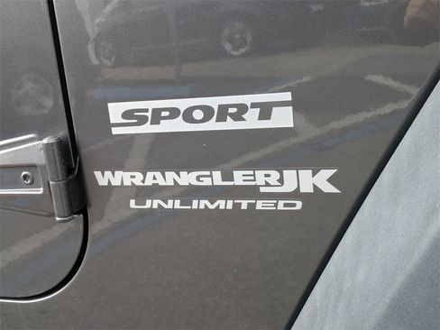 Used 2018 Jeep Wrangler Unlimited Sport w/ Connectivity Group image 17