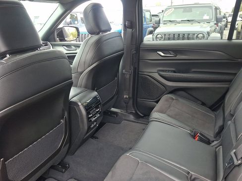 Used 2024 Jeep Grand Cherokee L Altitude image 20