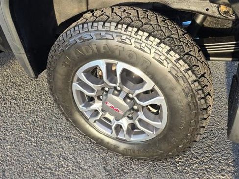 Used 2021 GMC Sierra 2500 AT4 w/ AT4 Preferred Package image 7