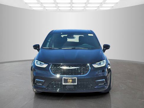 New 2026 Chrysler Pacifica Select image 2