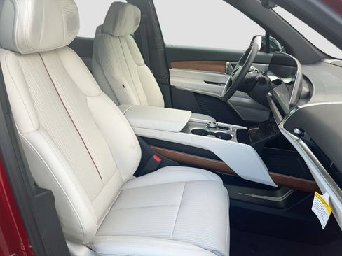New 2026 Cadillac Vistiq Luxury w/ LPO, Floor Liner Package AWD/4WD image 31