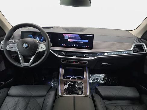 Certified 2025 BMW X7 xDrive40i w/ Climate Comfort Package AWD/4WD image 9