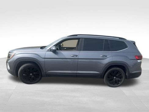 Used 2024 Volkswagen Atlas SE w/ Black Wheel Package FWD image 5