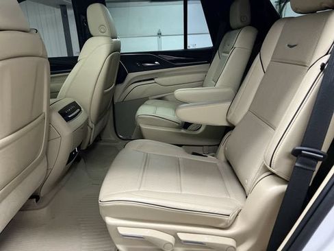 Used 2023 Cadillac Escalade Premium Luxury AWD/4WD image 26