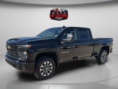 Used 2024 Chevrolet Silverado 2500 Custom w/ Custom Convenience Package AWD/4WD image 2
