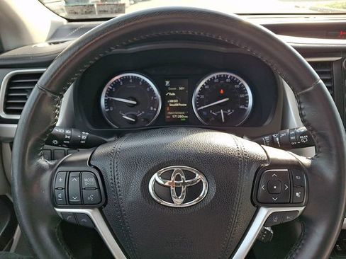 Used 2019 Toyota Highlander XLE AWD/4WD image 20
