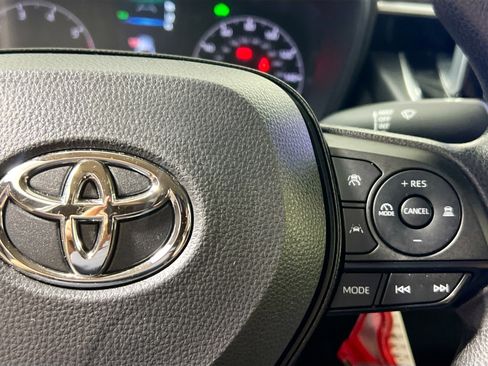 Used 2025 Toyota Corolla LE image 19