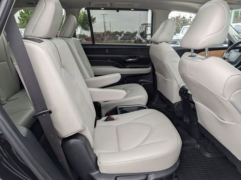 Used 2024 Toyota Grand Highlander AWD image 31