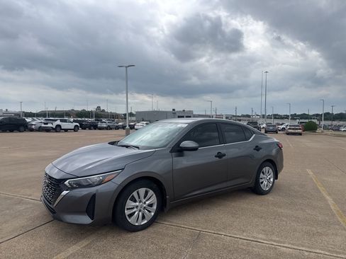 Certified 2024 Nissan Sentra S image 9