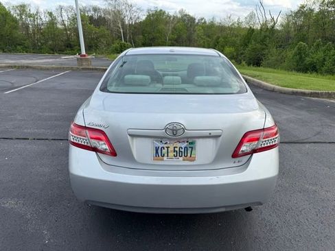 Used 2010 Toyota Camry LE image 4
