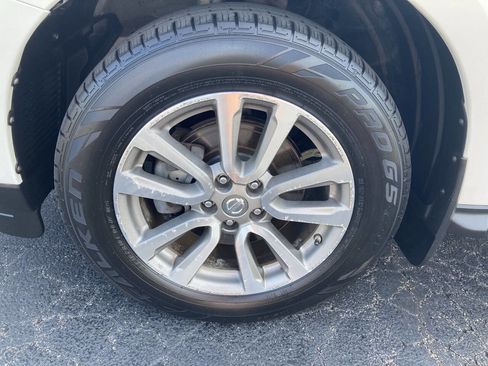 Used 2014 Nissan Pathfinder S image 29